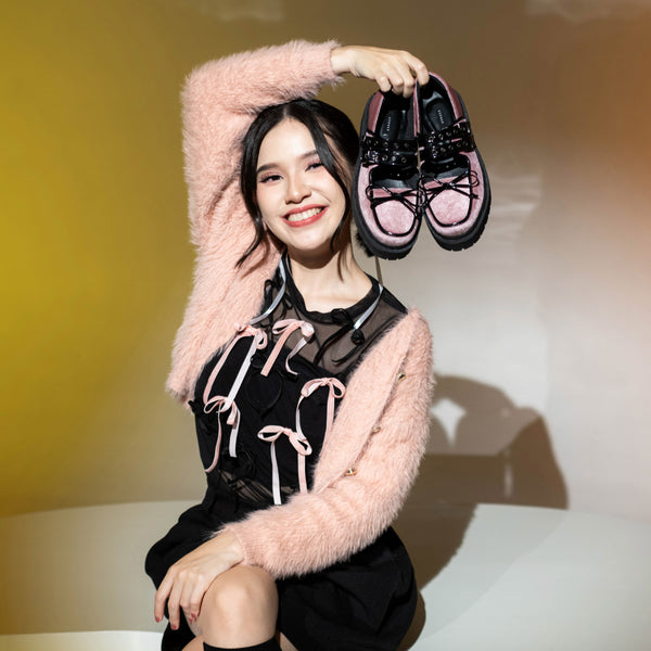 GIRL CRUSH - Jennie Pink Shoes