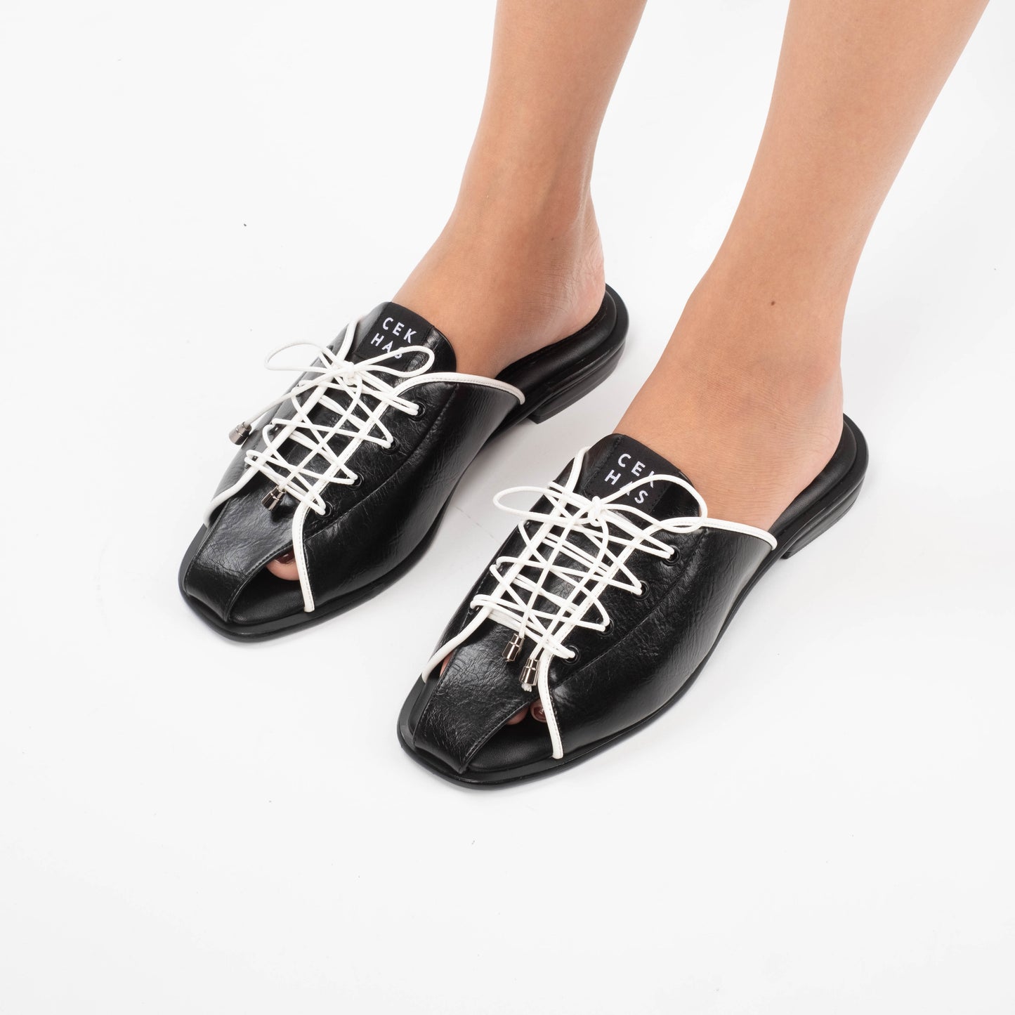 Maddie Black Mules - Sommar Bliss Collection