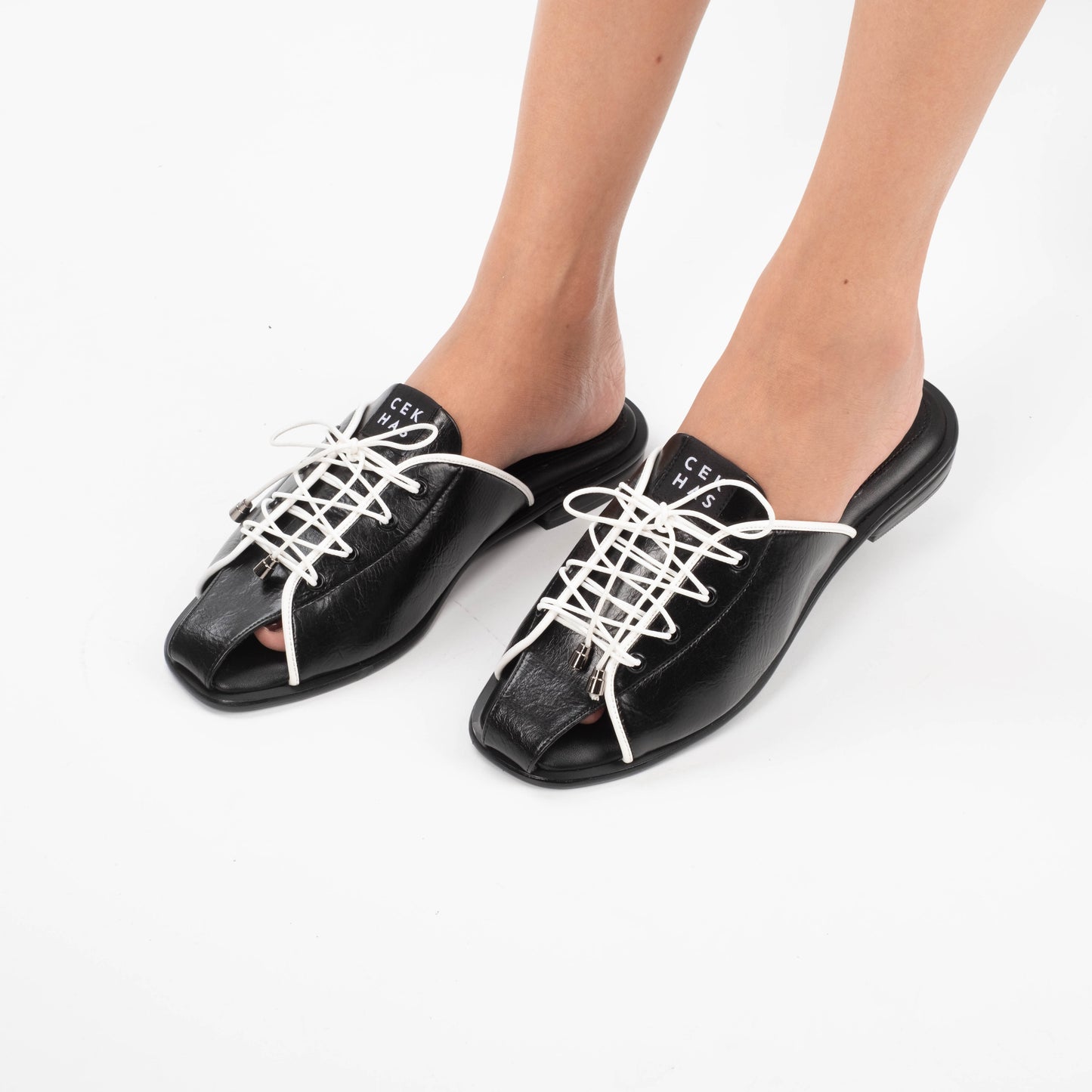 Maddie Black Mules - Sommar Bliss Collection